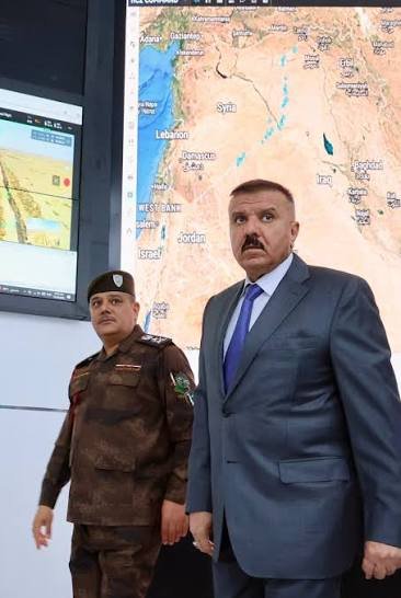 وصول وزير الداخلية إلى مكان العدوان في الجادرية