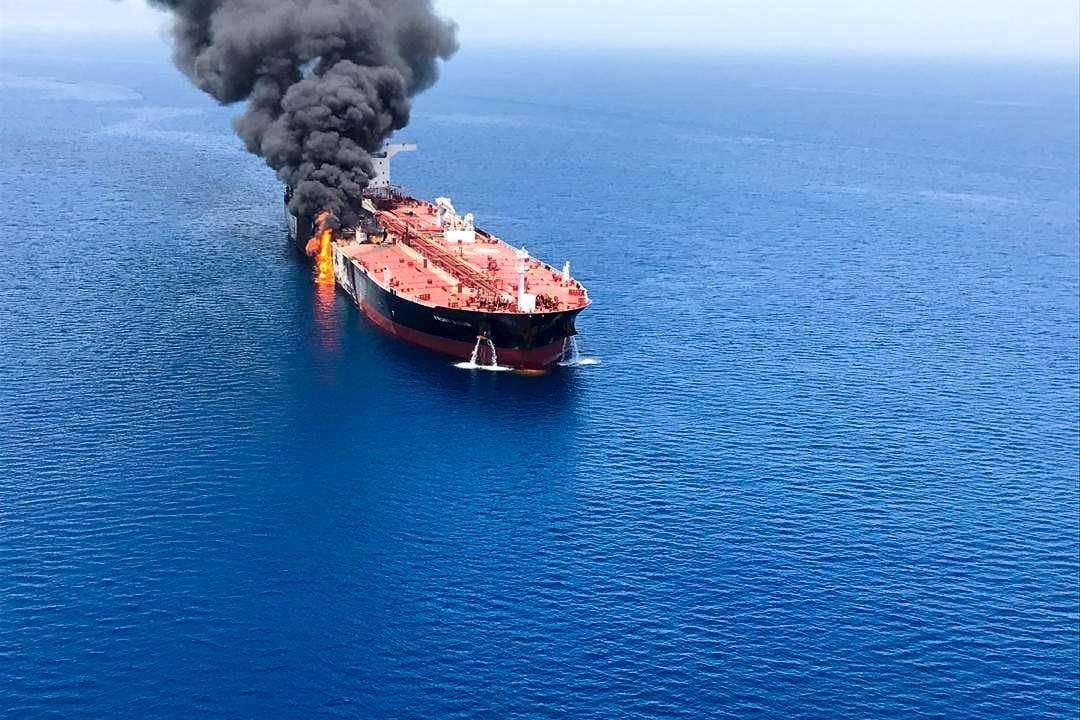 مؤسسة البترول الكويتية ناقلة نفط خام كويتية تعرضت لاستهداف إيراني أثناء وجودها بميناء دبي.