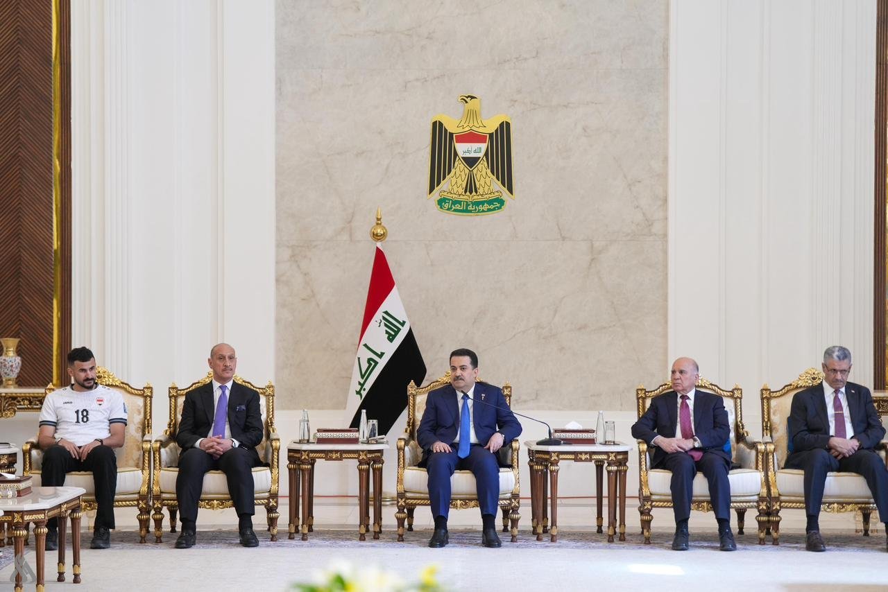 رئيس الوزراء: إنشاء جدارية وطنية تتضمن أسماء اللاعبين وتاريخ الإنجاز