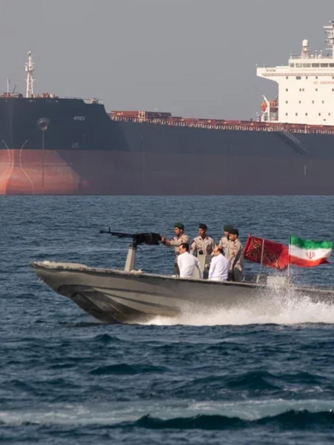 الدفاع الإيرانية: ترامب سيفشل في أي محاولة تدخل عسكري بمضيق هرمز