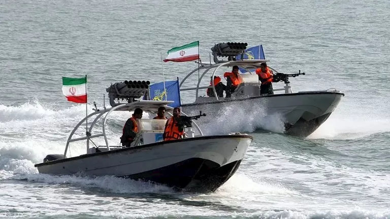 ایران حظر عبور السفن العسكرية عبر هرمز لا يزال ساري المفعول