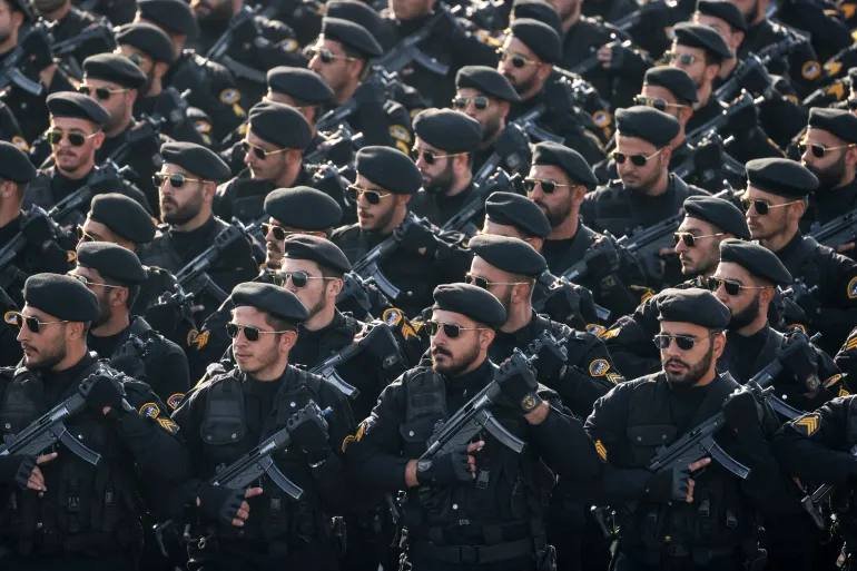 الجيش الايراني السيطرة على مضيق هرمز ستجلب لنا عوائد اقتصادية تعادل ضعف عائدات النفط.