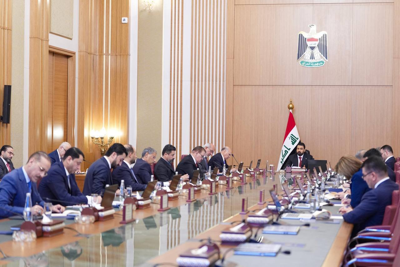 رئيس الوزراء علي الزيدي يوجه وزارة الكهرباء بإعداد ورقتي عمل، تتضمن الأولى حلولاً سريعة المعالجة أزمة الطاقة خلال الصيف الحالي 2026، والأخرى بعيدة المدى لتطوير الشبكة الكهربائية.