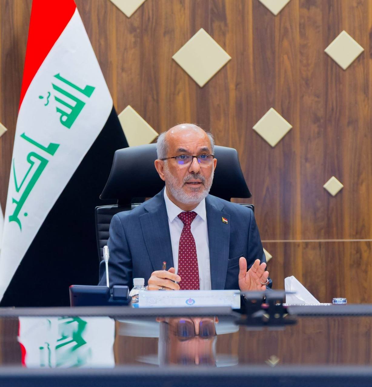 وزير النفط باسم محمد خضير يوجه بصرف 100 ألف دينار للموظفين والعقود والأجور بمناسبة عيد الأضحى  المبارك