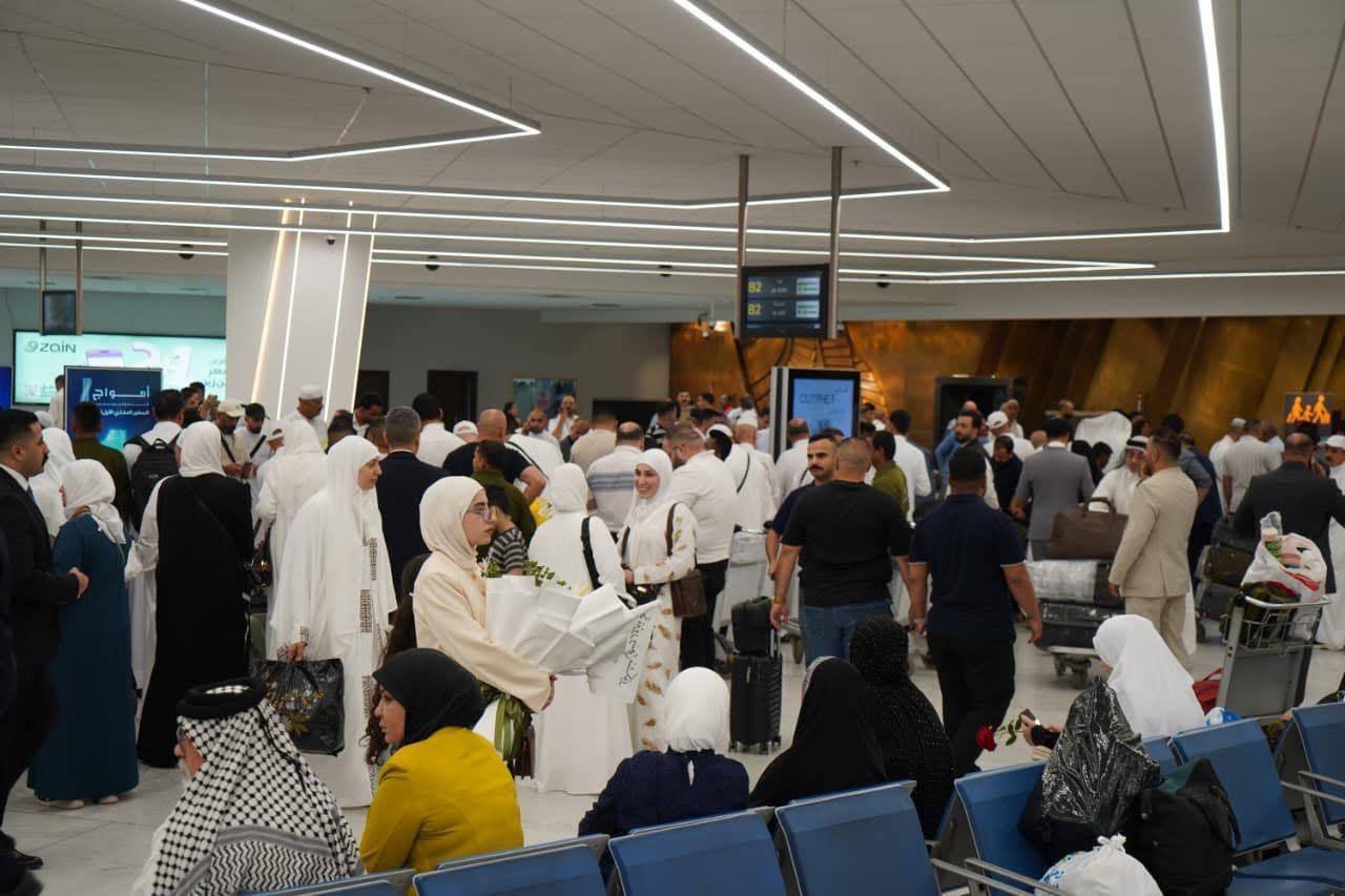 الخطوط الجوية العراقية تعلن وصول أولى رحلاتها القادمة من السعودية ضمن خطة التفويج العكسي الخاصة بإعادة حجاج بيت الله الحرام إلى أرض الوطن بعد إتمامهم مناسك الحج لموسم 1447 هـ.