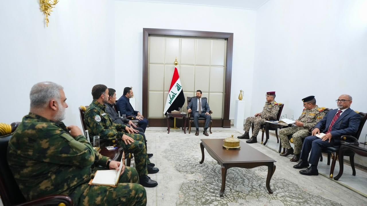 رئيس الوزراء تشكيل لجنة مشتركة لتنفيذ إجراءات فلك الارتباط بالحشد وحصر  السلاح